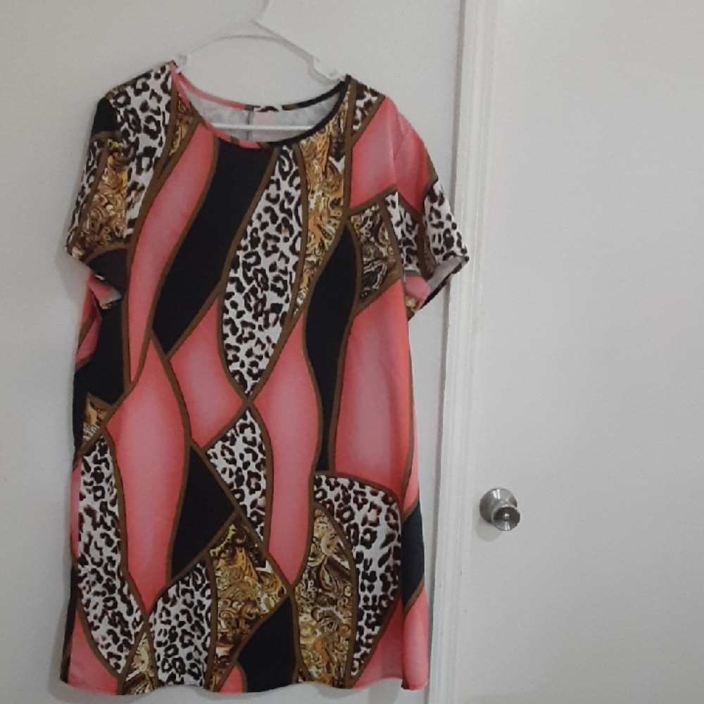 Unk Women's Salmon and Black Geometric Midi Dress